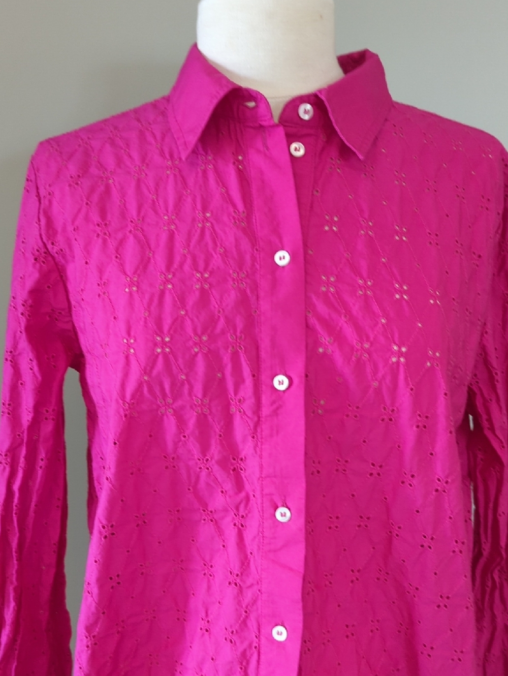 GAP Bright Fuchsia Eyelet Button-Up Long Sleeve Button Up Shirt. M